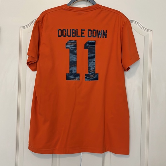 Vintage American Eagle M T-Shirt - Picture 3 of 5